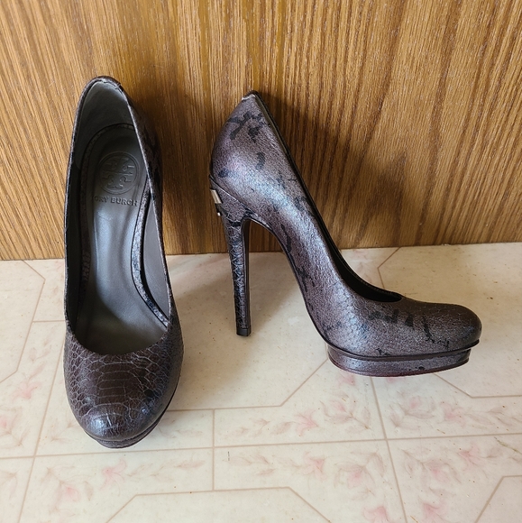 Tory Burch Amazon Jude Pumps Size 6M ~ EUC like new! - Picture 3 of 10